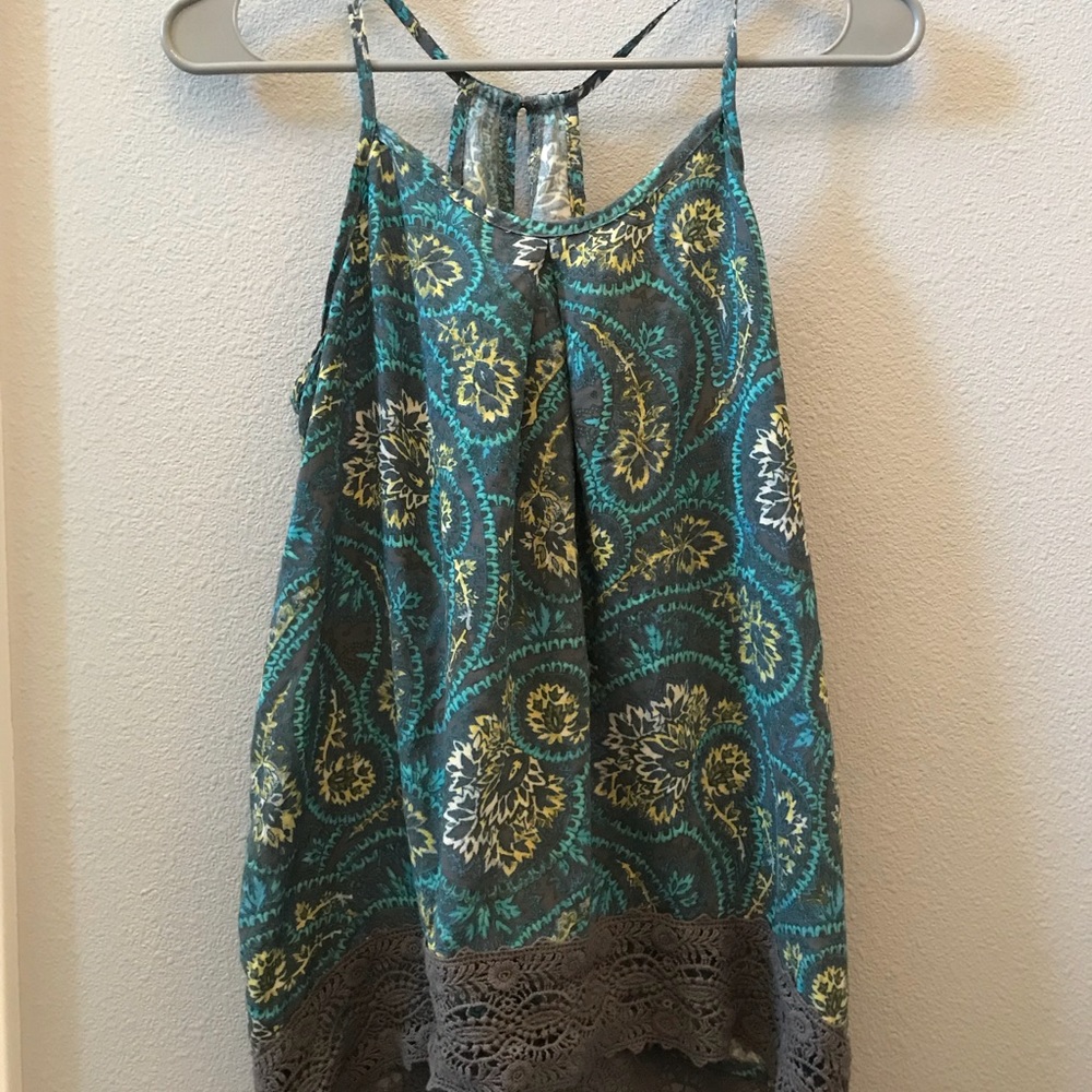 Flowy tank